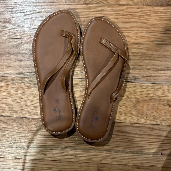 NWOT - Margaritaville Brown Leather Flip Flops - Size 7 - Picture 1 of 3